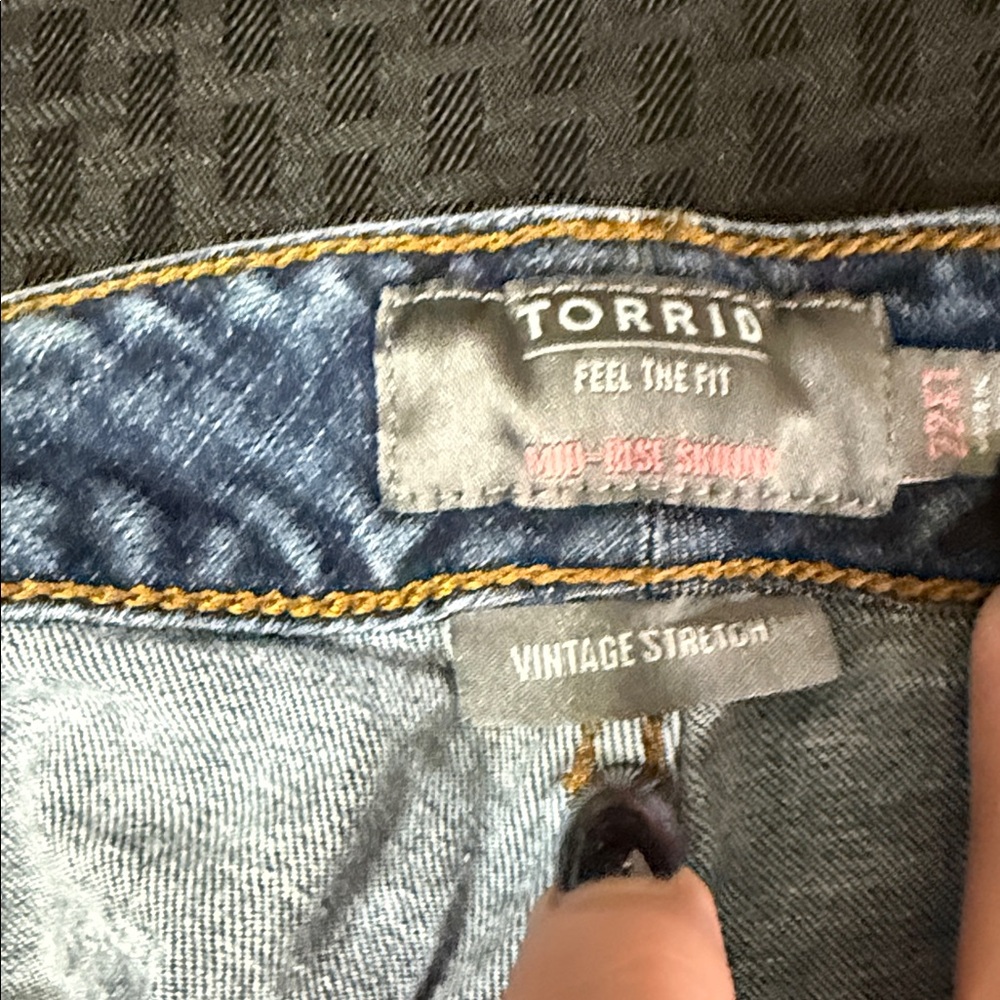 Torrid Vintage Stretch Women's Mid-Rise Skinny Jeans in Blue Size 22XT EUC